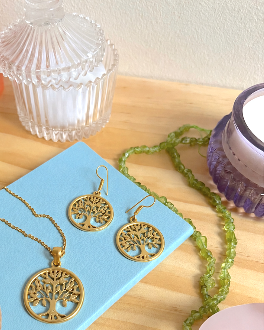 Ensemble collier et boucles d'oreilles en bois d'olivier