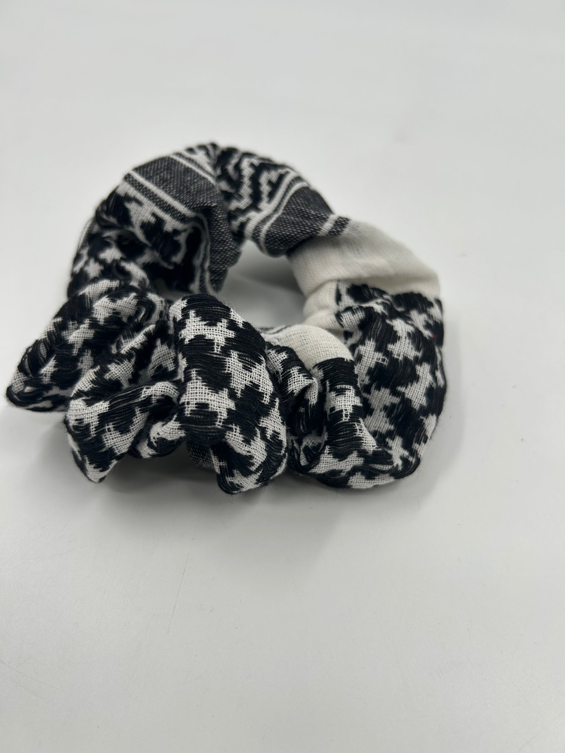 Keffiyeh-scrunchie