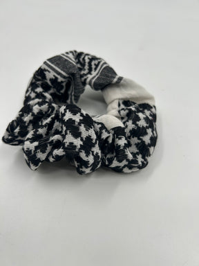 Keffiyeh-scrunchie