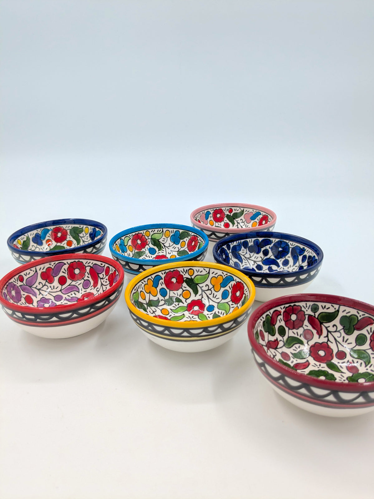 7 handgemaakte Palestijnse keramische kommen - 12 cm