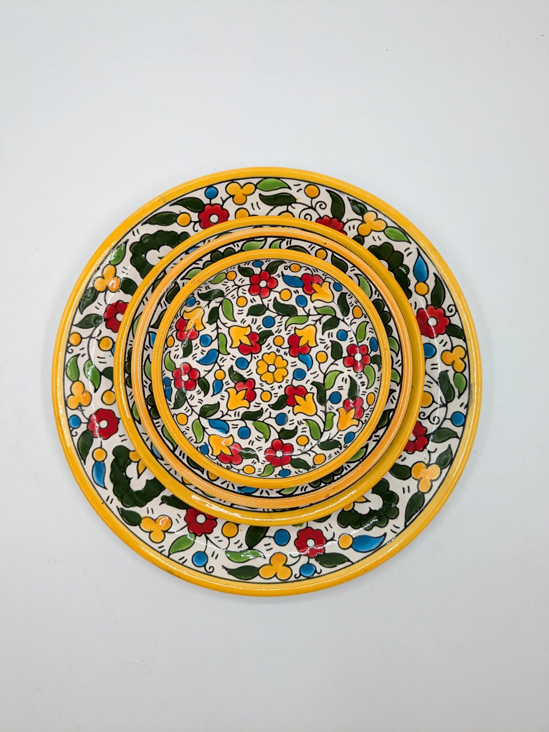 Juego de 4 platos Al-Khalil hechos a mano. en amarillo